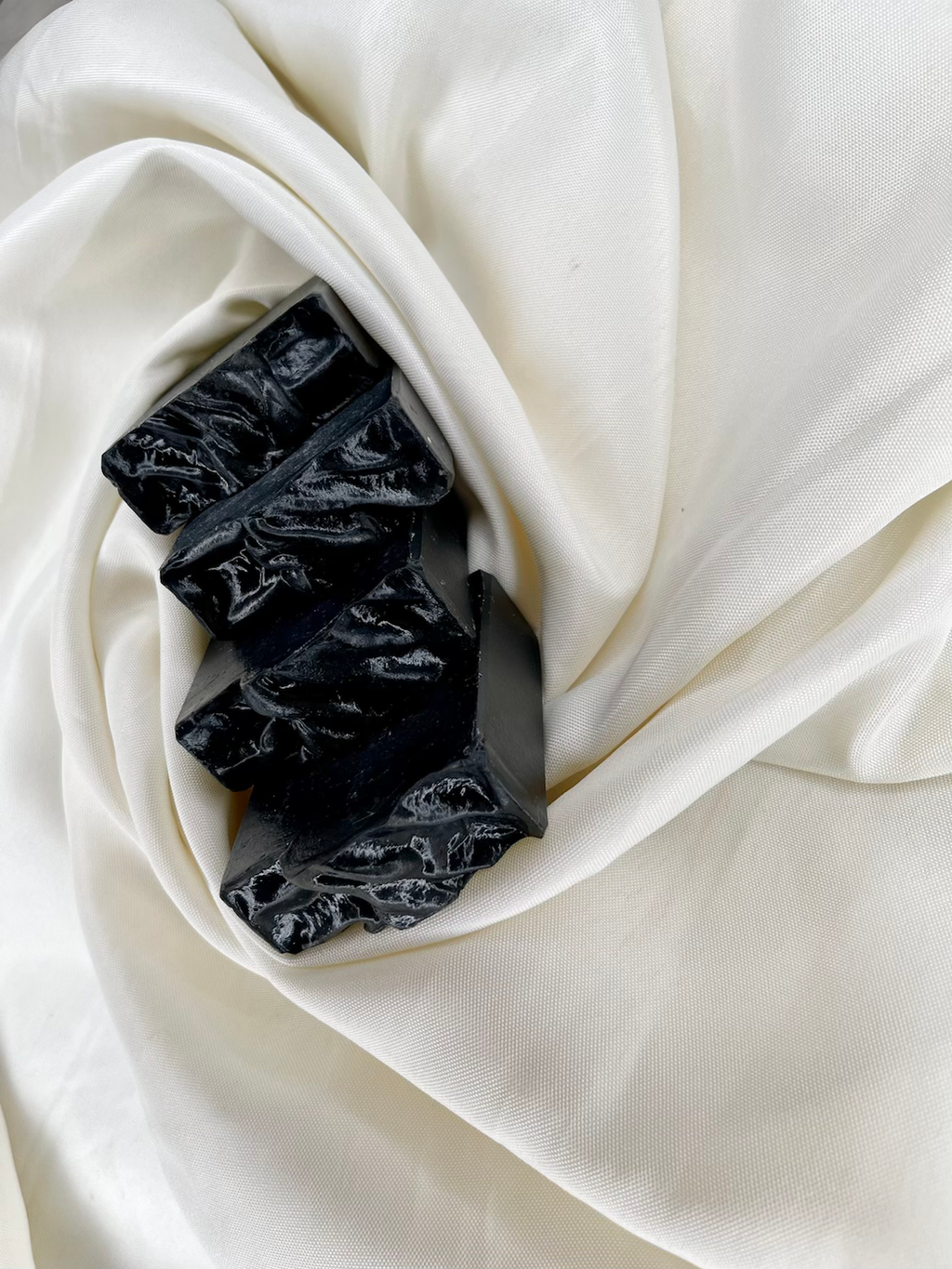 Black Widow Face & Body Bar  image 1