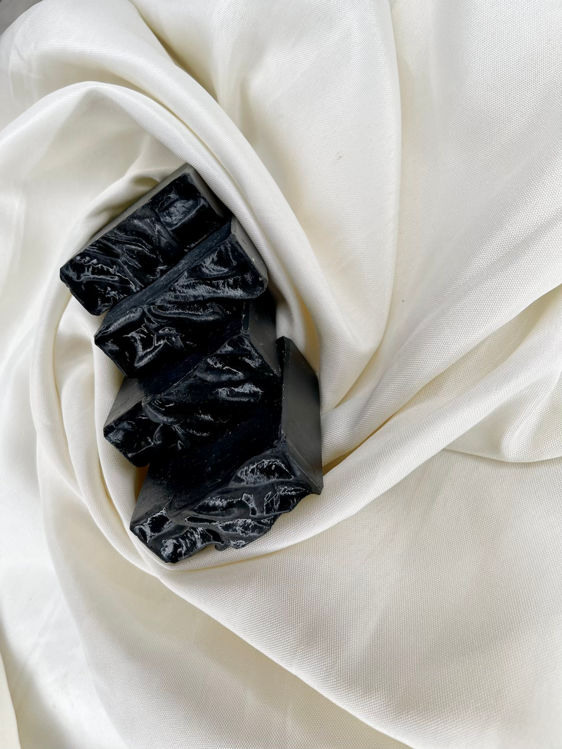 Black Widow Face & Body Bar  image 1